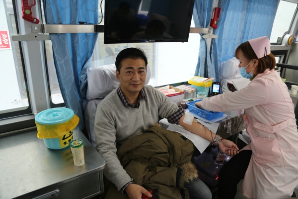 1547543584975431.jpg 0111+心懷公益捐熱血 情系社會(huì)獻(xiàn)愛(ài)心2.jpg